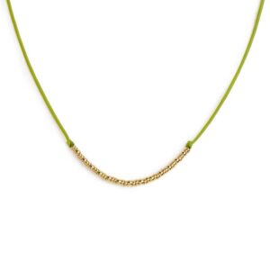 Collana cordino con sfere e rondelle al centro oro e rosa